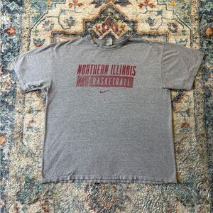 Vintage Nike Northern Illinois Basketball T-shirt Size XL